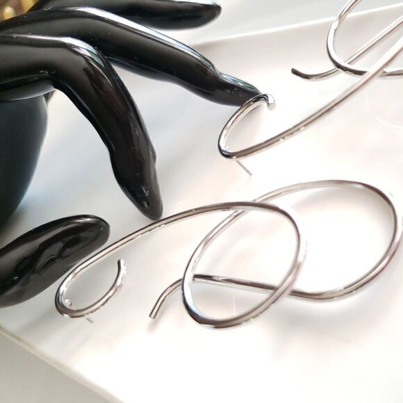 New! Zara Extravagant Geo Earrings - Picture 3 of 16